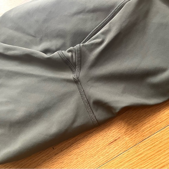LULULEMON Minimalist Crop Mesh Leggings in Fatigue Green Size 4 - Picture 7 of 9